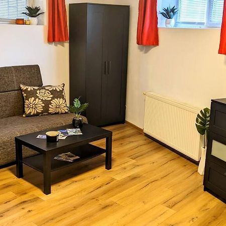 Cosy One Bedroom Flat With Free Parking & Wifi Cluj-Napoca Esterno foto