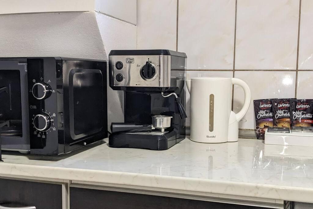 Cosy One Bedroom Flat With Free Parking & Wifi Cluj-Napoca Esterno foto