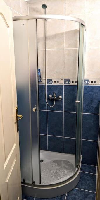 Cosy One Bedroom Flat With Free Parking & Wifi Cluj-Napoca Esterno foto